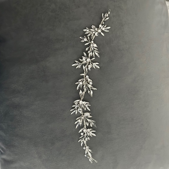 Bridal Headpiece - Picture 2 of 6